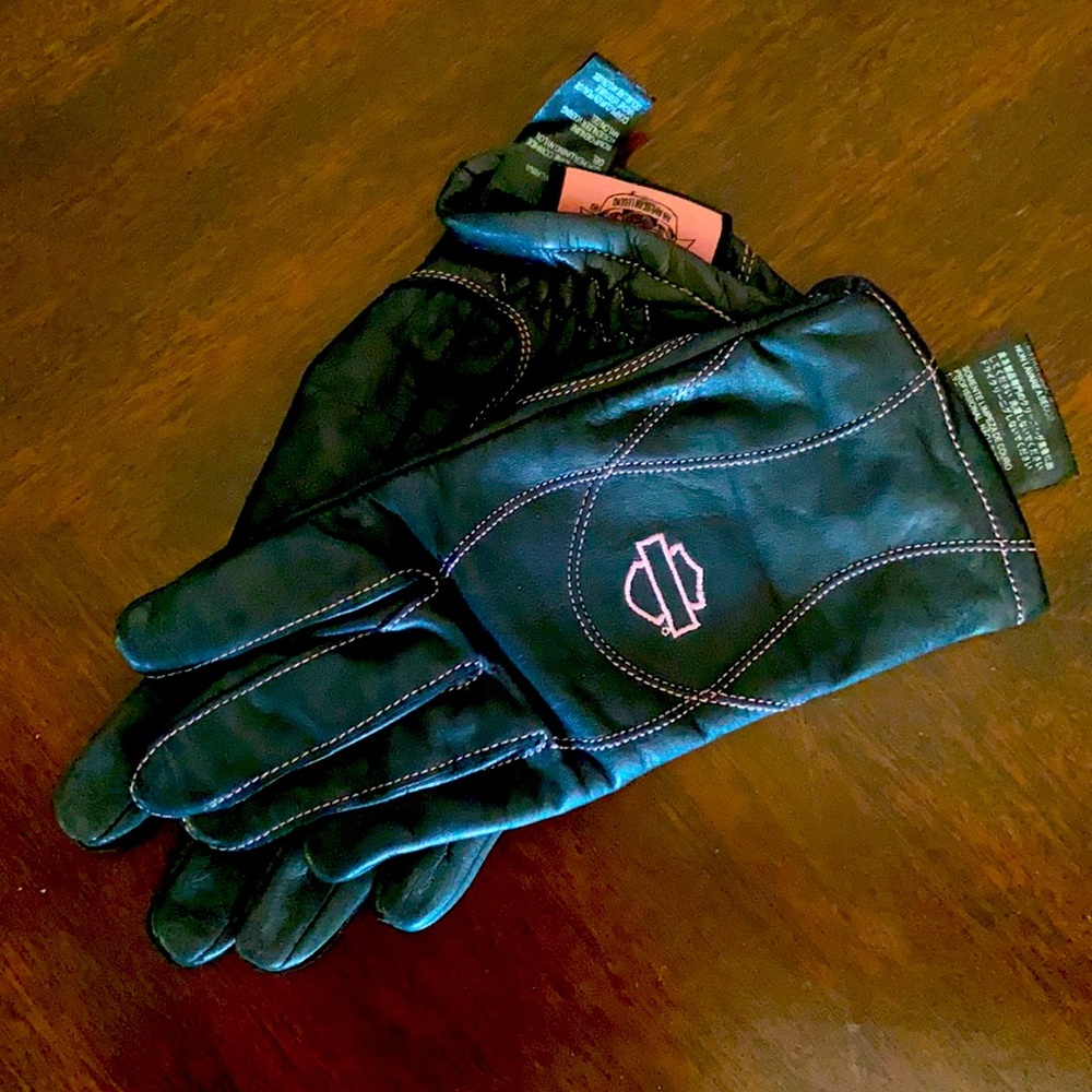 Women’s size Large Harley Davidson gloves